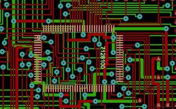 圖1：兩種PCB模型的部分電路。頂圖：傳統(tǒng)設(shè)計(jì)版本。