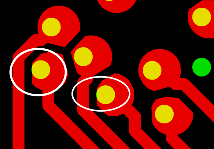 PCB生產(chǎn)會產(chǎn)生同一方向性的小小量偏移，焊盤被削的方向無規(guī)則，最惡劣的情況還會出現(xiàn)個別孔破焊環(huán)