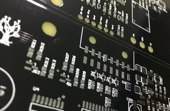 如何確定PCB的基板材料？